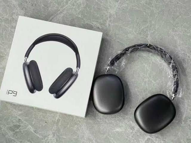 Wireless Black Over-Ear Headphones | Lightweight & Comfortable Fit-Black Over-Ear Headphones – Lightweight & Comfortable ABS Plastic Design-